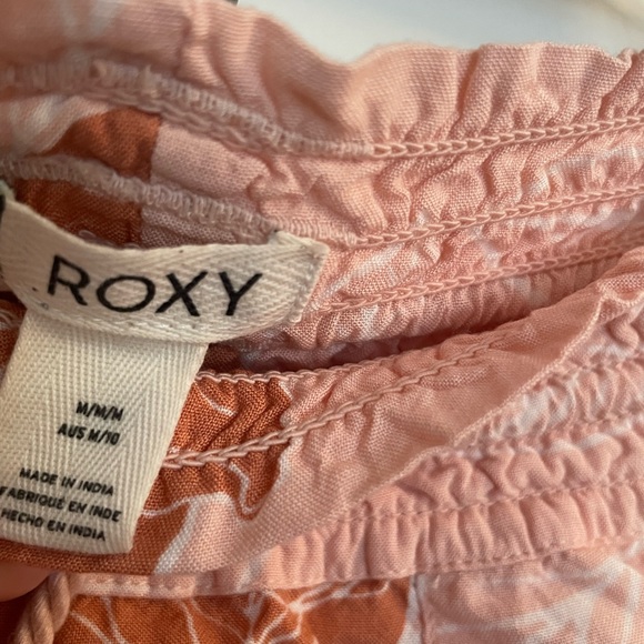 Pink floral Roxy Oceanside women’s shorts, size medium - Picture 4 of 4
